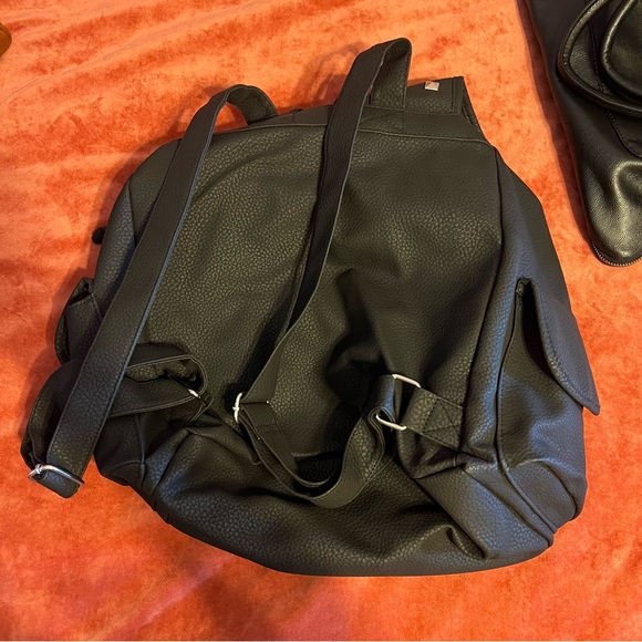 Backpack - Picture 3 of 10